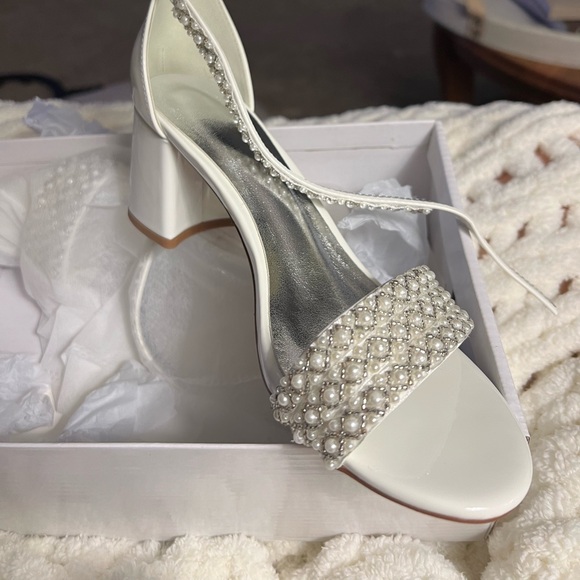 Brand new white heels, size 6 - Picture 3 of 6